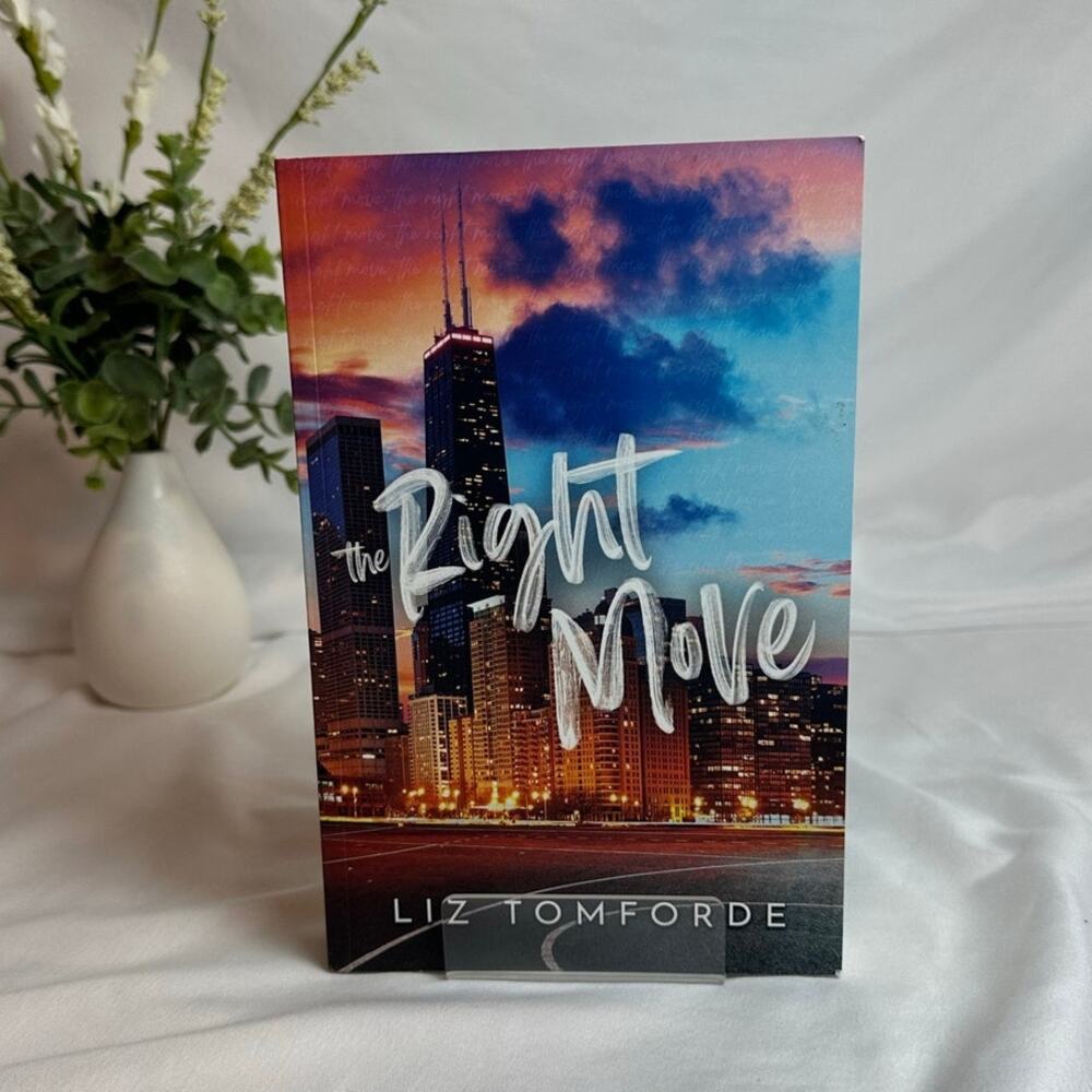 The Right Move Liz Tomforde OOP Indie Skyline Cover Paperback Windy City #2